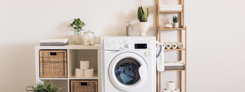 6x Ideeën om je wasmachine in de badkamer weg te werken afbeelding